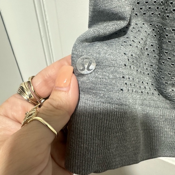 Lululemon Breeze By Muscle Tank Size Small EUC - Picture 4 of 4